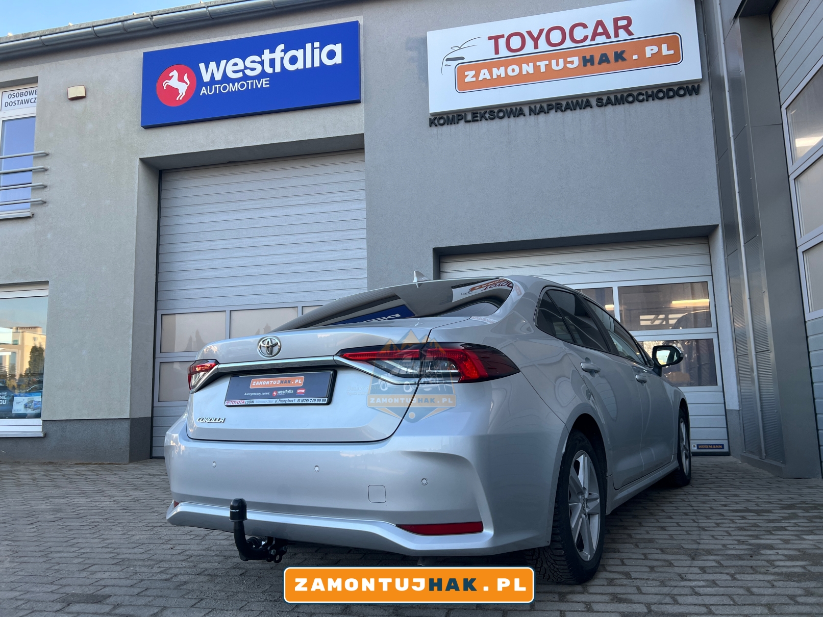 zdjecie samochodu toyota corolla e21 sedan po montazu haka holowniczego w poznaniu zamontujhak.pl